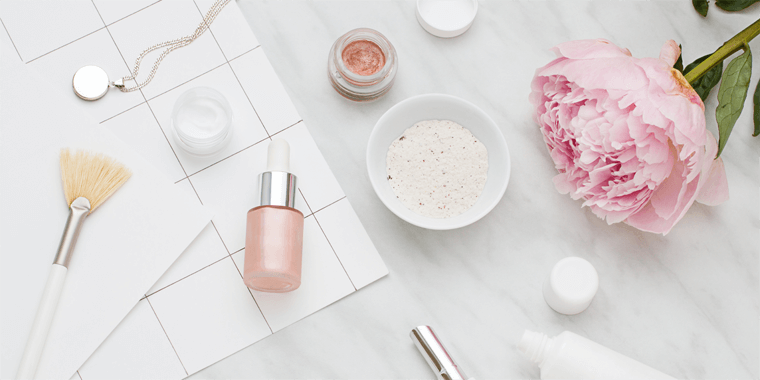 例文 デザイン例あり 化粧品業界での効果的なdm作成方法 セルマーケ